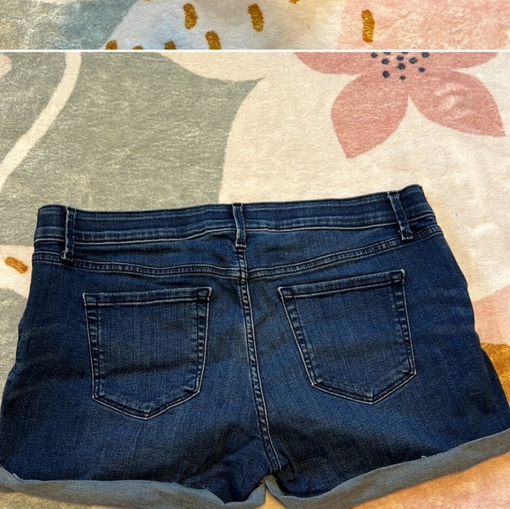 Maternity shorts - Picture 2 of 2